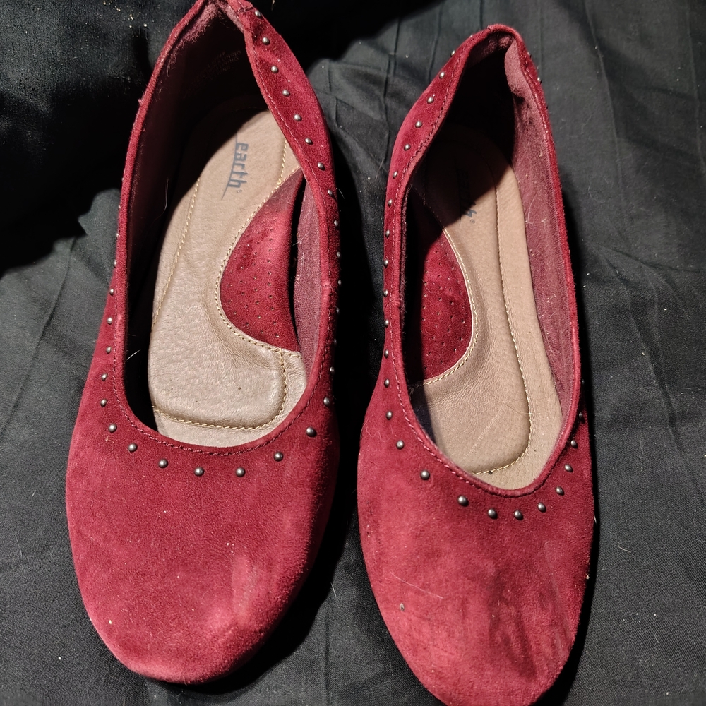 Earth Women's Burgundy Suede Flats